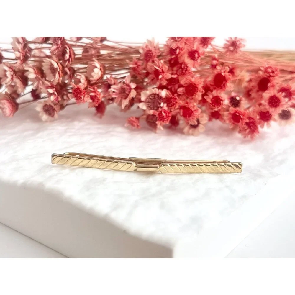 Minimalist Fluted Smooth Gold Toned Vintage Men's Collar Clip | Collar Bar